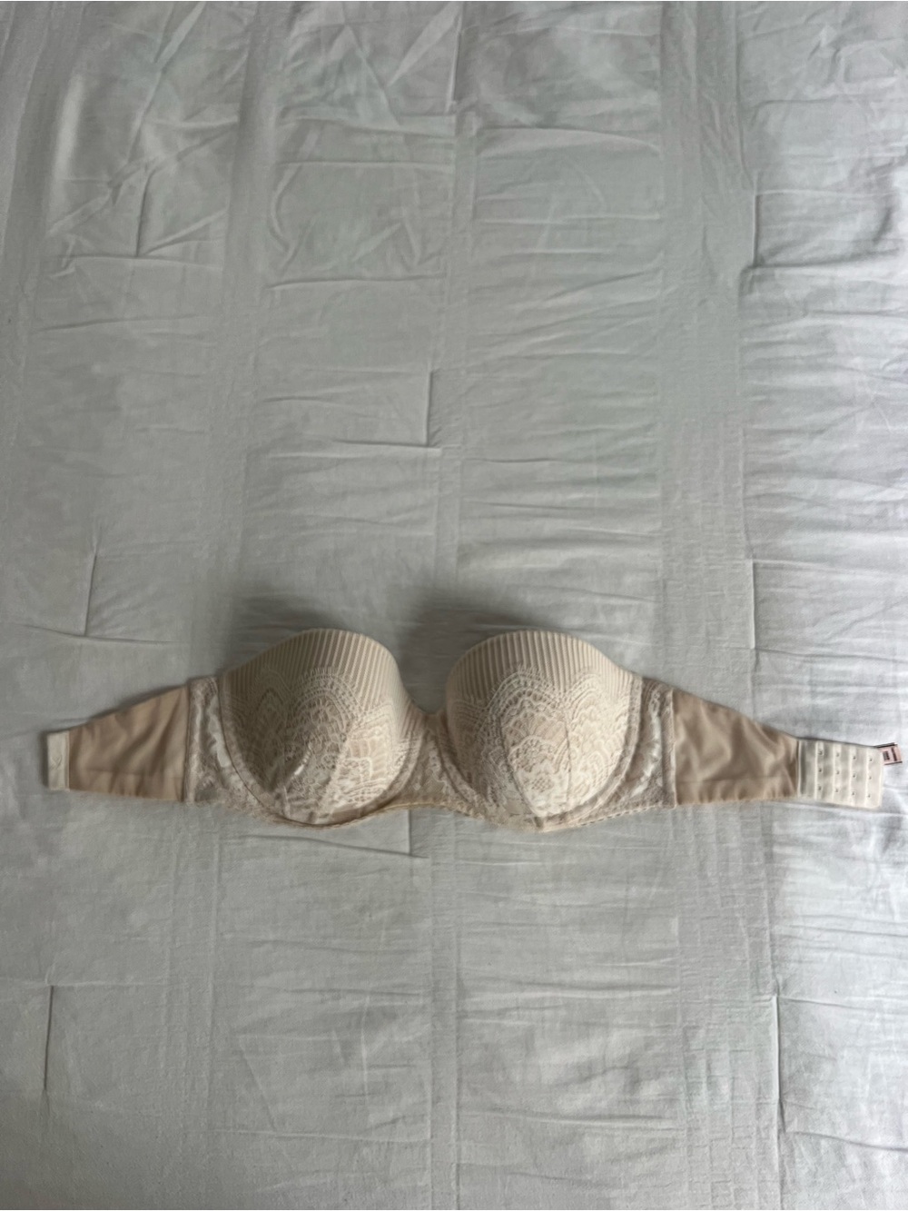 Victoria's Secret Strapless Lace Bra in Beige/Cream